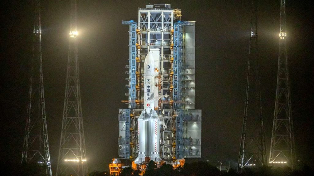 China's new Chang'e-5 mission to collect moon rock samples and bring it  back to earth- Technology News, Firstpost